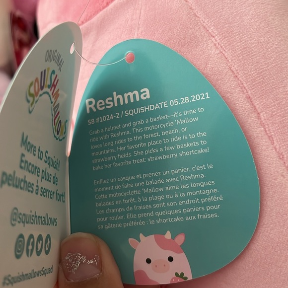 🐮 Squishmallows Reshma the Strawberry Cow! SUPER HTF, NWT Strawberry on belly! - Picture 3 of 4